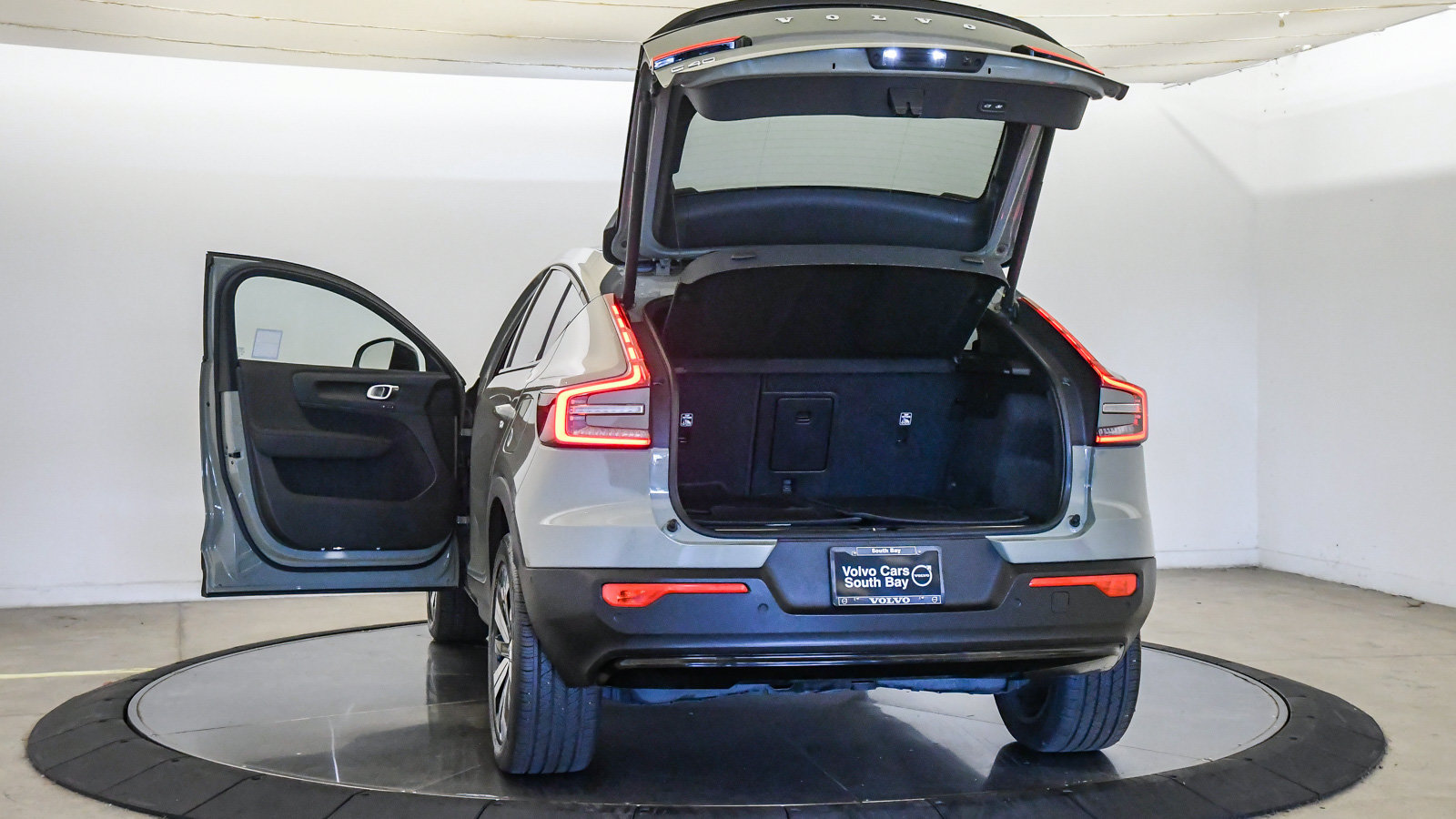 Certified 2023 Volvo C40 P8 Recharge Plus AWD/4WD image 27