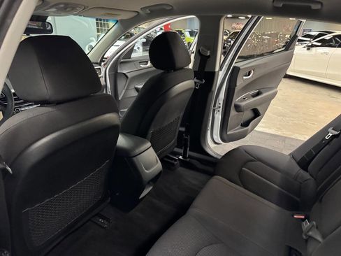 Used 2019 Kia Optima LX image 40