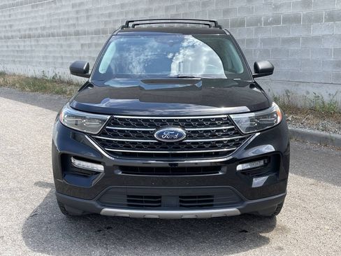 Used 2023 Ford Explorer XLT w/ Equipment Group 202A AWD/4WD image 2