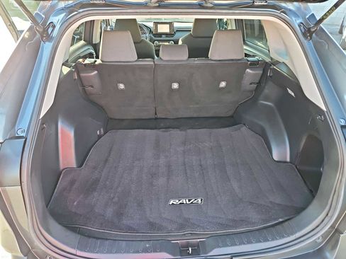 Used 2021 Toyota RAV4 XLE w/ Carpet Mat Package (TMS) image 33