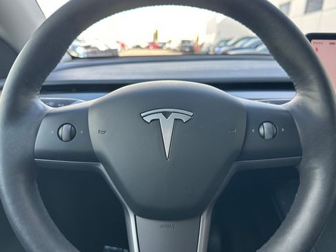 Used 2024 Tesla Model Y Long Range AWD/4WD image 27