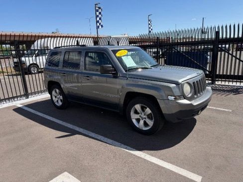 Used 2014 Jeep Patriot Latitude FWD image 6