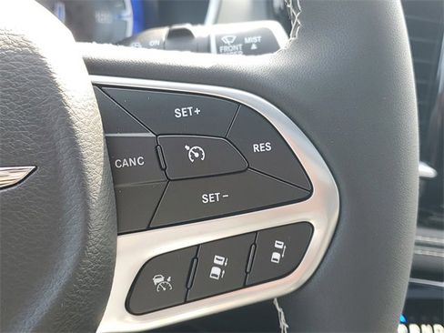 New 2026 Chrysler Pacifica Limited w/ Trailer Tow Group image 24