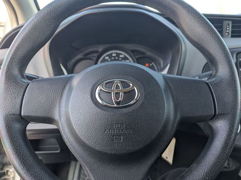 Used 2015 Toyota Yaris L image 18