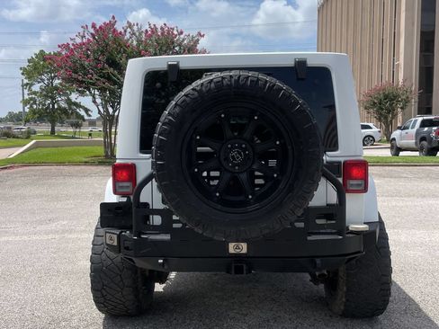 Used 2017 Jeep Wrangler Unlimited Rubicon AWD/4WD image 5