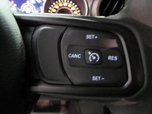 Used 2023 Jeep Gladiator Sport AWD/4WD image 23