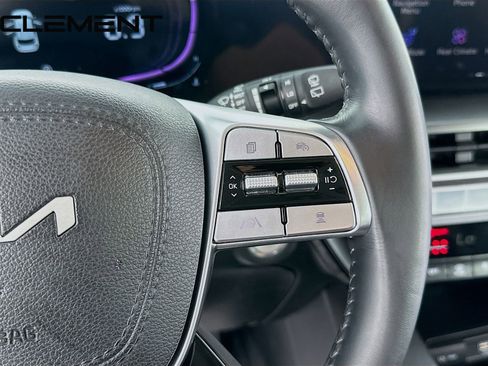 Used 2025 Kia Telluride LX FWD image 17