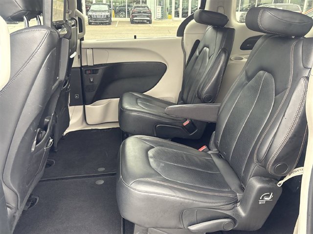 Used 2018 Chrysler Pacifica Touring-L Plus FWD image 24