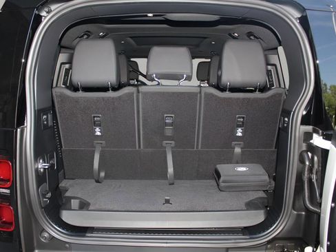 New 2025 Land Rover Defender 130 X-Dynamic SE image 17