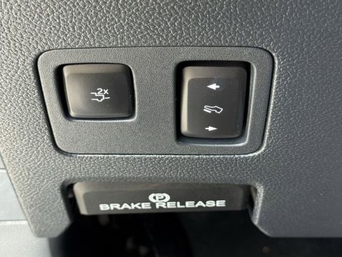 Used 2022 Ford F250 Lariat w/ Lariat Ultimate Package AWD/4WD image 25