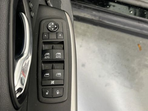 Used 2022 Jeep Cherokee Limited w/ Mopar Interior Package image 17