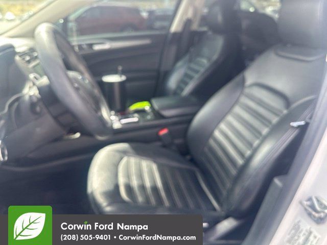 Used 2018 Ford Fusion SE w/ Fusion SE Technology Package FWD image 11