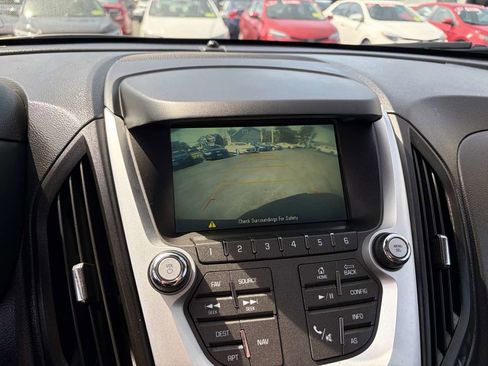 Used 2017 Chevrolet Equinox LT image 18