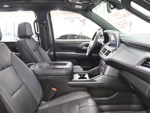 Used 2022 Chevrolet Suburban RST w/ Luxury Package image 19