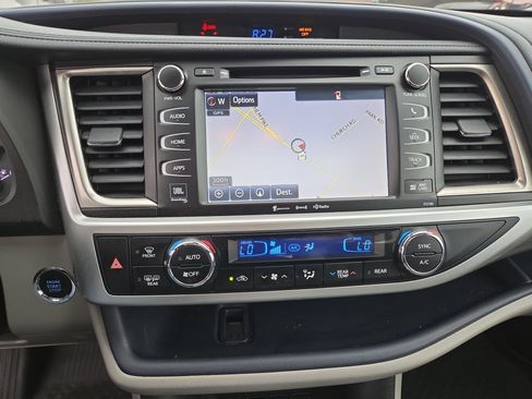 Used 2017 Toyota Highlander Limited AWD/4WD image 22