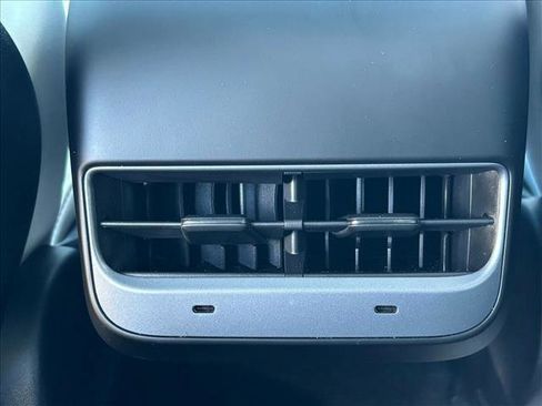 Used 2024 Tesla Model Y Long Range image 19