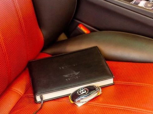 Used 2018 Bentley Bentayga image 25
