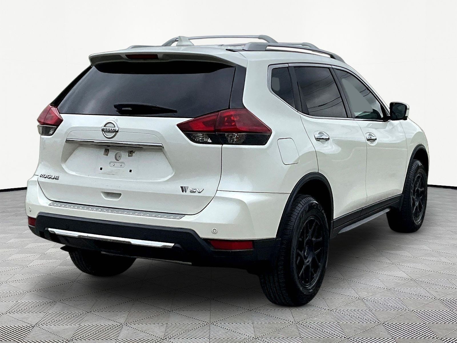 Used 2019 Nissan Rogue SV w/ Premium Package FWD image 13