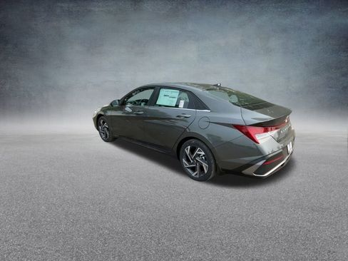 New 2025 Hyundai Elantra Limited image 16