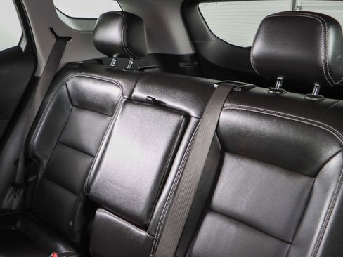 Used 2022 GMC Terrain SLT image 24