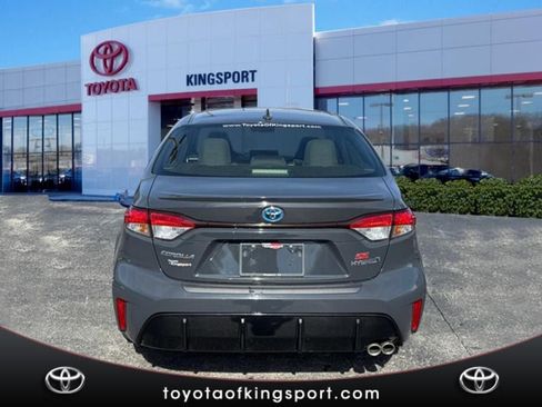 Used 2024 Toyota Corolla SE w/ SE Package image 4