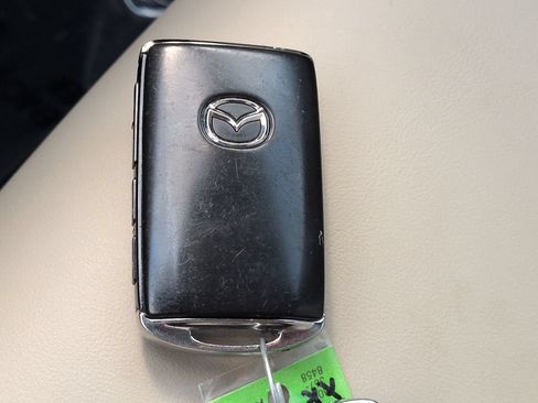 Used 2020 MAZDA MAZDA3 Sedan w/ Preferred Package FWD image 31