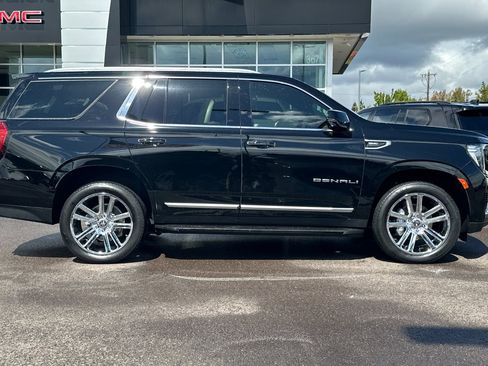 Used 2023 GMC Yukon Denali w/ LPO, Floor Liner Package AWD/4WD image 3