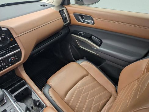 Used 2023 Nissan Pathfinder Platinum w/ Cargo Package image 30