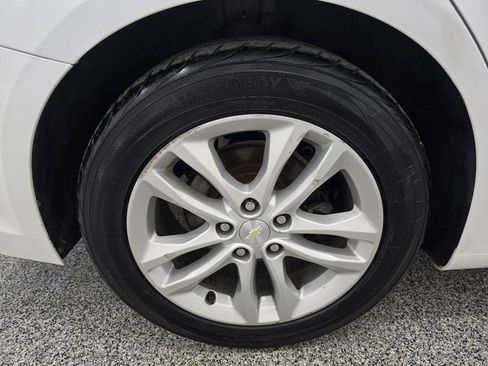 Used 2017 Chevrolet Malibu LT FWD image 30