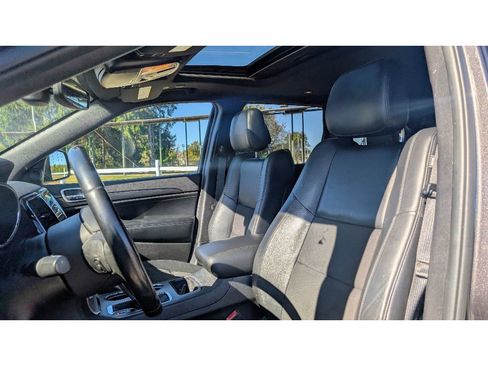 Used 2020 Jeep Grand Cherokee Laredo w/ Laredo X Package image 15