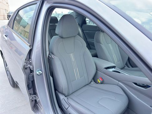 New 2025 Hyundai Elantra SEL image 33