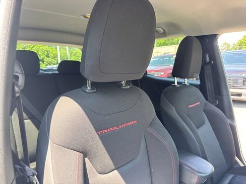 Used 2023 Jeep Renegade Trailhawk AWD/4WD image 24