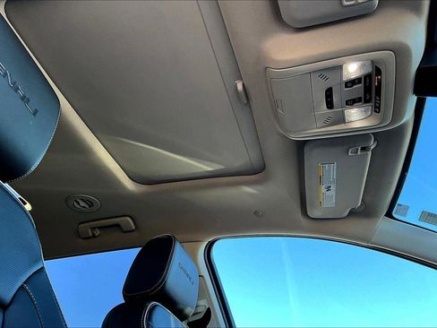 Used 2022 GMC Acadia Denali w/ Denali Ultimate Package image 22