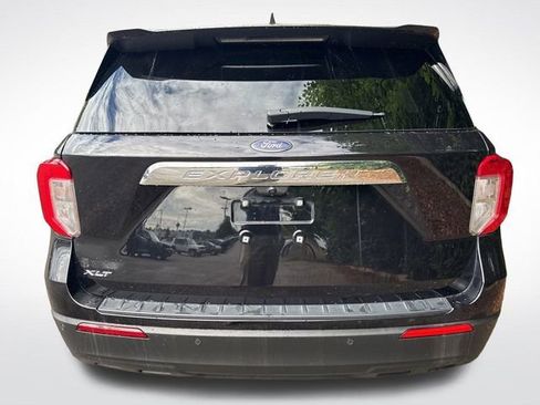 Used 2021 Ford Explorer XLT image 4