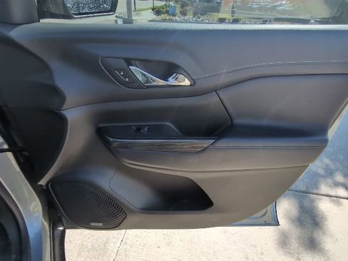 Used 2023 GMC Acadia SLT w/ Technology Package FWD image 32