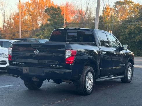 Used 2018 Nissan Titan SV w/ SV Convenience Package image 4