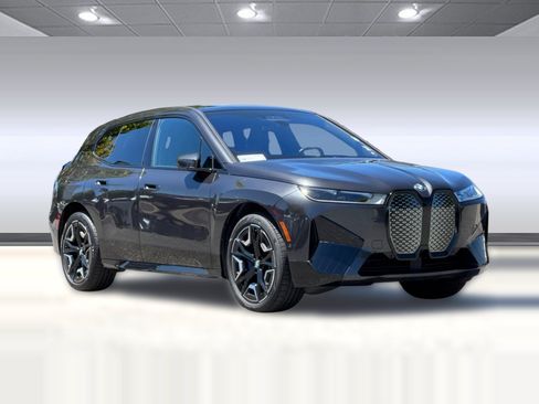 Used 2024 BMW iX xDrive50 w/ Sport Package AWD/4WD image 7