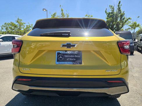 Used 2024 Chevrolet Trax ACTIV w/ Sunroof Package FWD image 4
