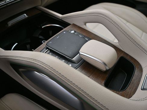 Used 2022 Mercedes-Benz GLE 350 4MATIC image 5