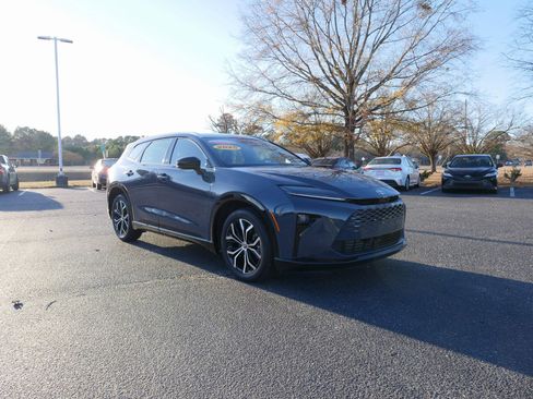 Used 2025 Toyota Crown Signia image 1