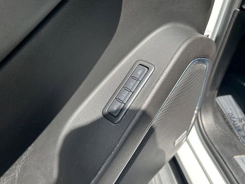 Used 2019 Chevrolet Suburban LT RWD image 44