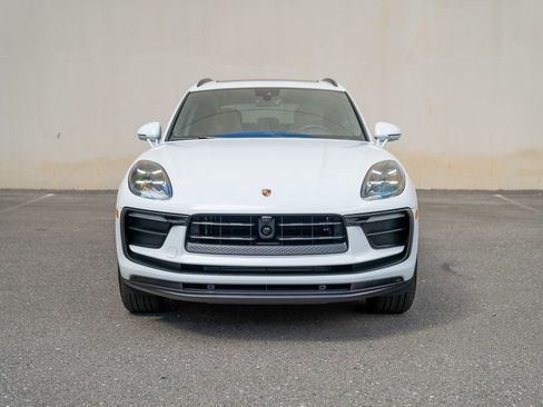 Certified 2025 Porsche Macan image 6