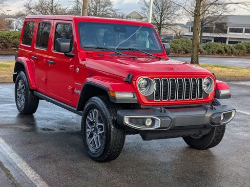 Used 2024 Jeep Wrangler Unlimited Sahara AWD/4WD image 7