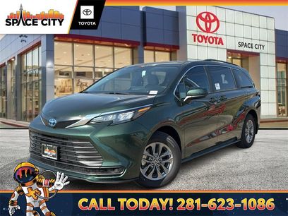 New 2025 Toyota Sienna LE