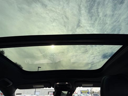 Used 2019 Volvo XC60 T8 R-Design w/ Advanced Package image 10