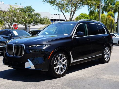 Used 2025 BMW X7 xDrive40i AWD/4WD image 3