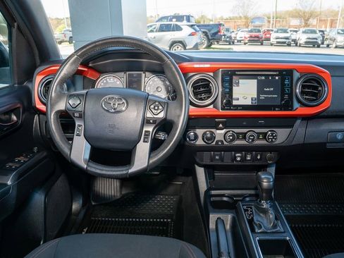 Used 2019 Toyota Tacoma TRD Off-Road image 6