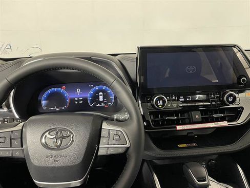 New 2026 Toyota Highlander Limited AWD/4WD image 16