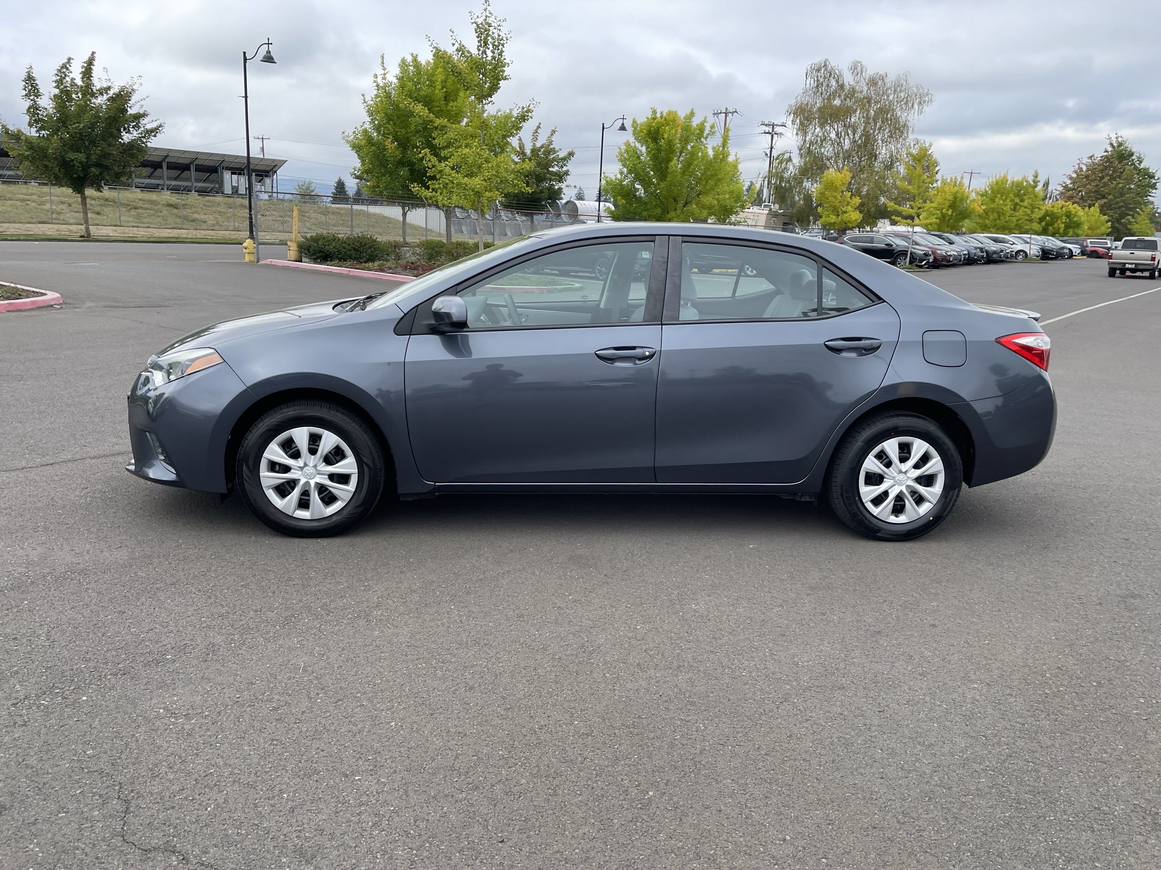 Used 2015 Toyota Corolla LE FWD image 2
