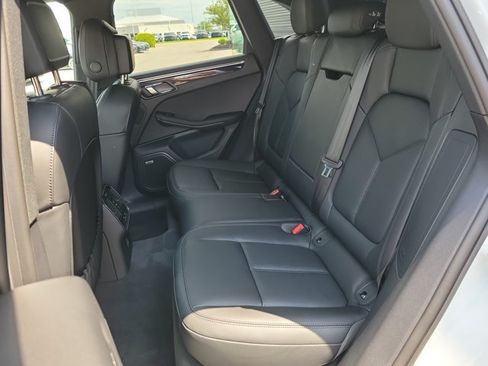 Certified 2026 Porsche Macan AWD/4WD image 18